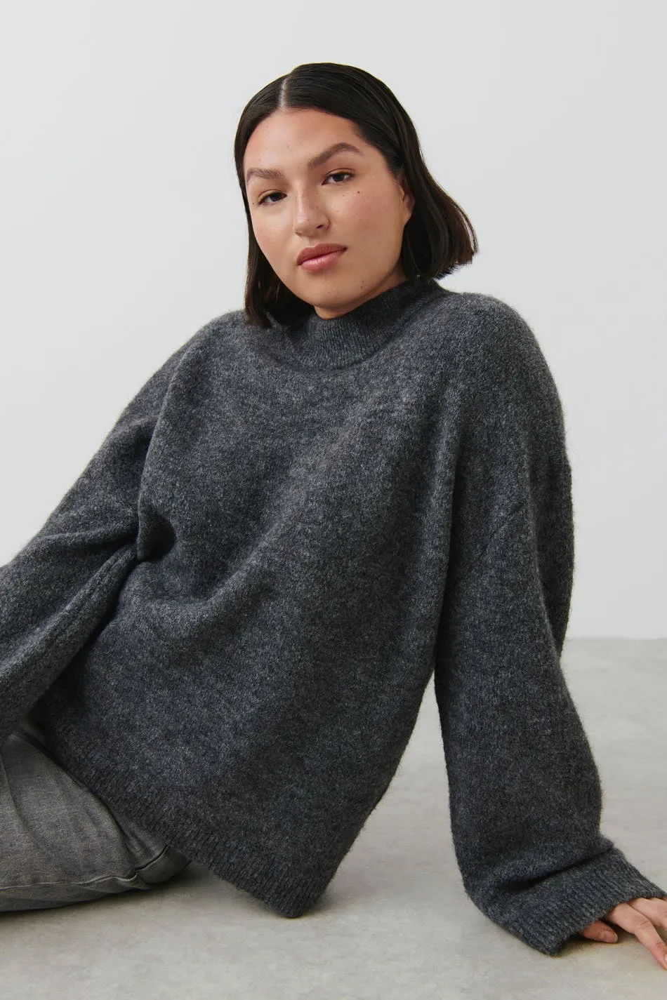 Crew neck knitted sweater