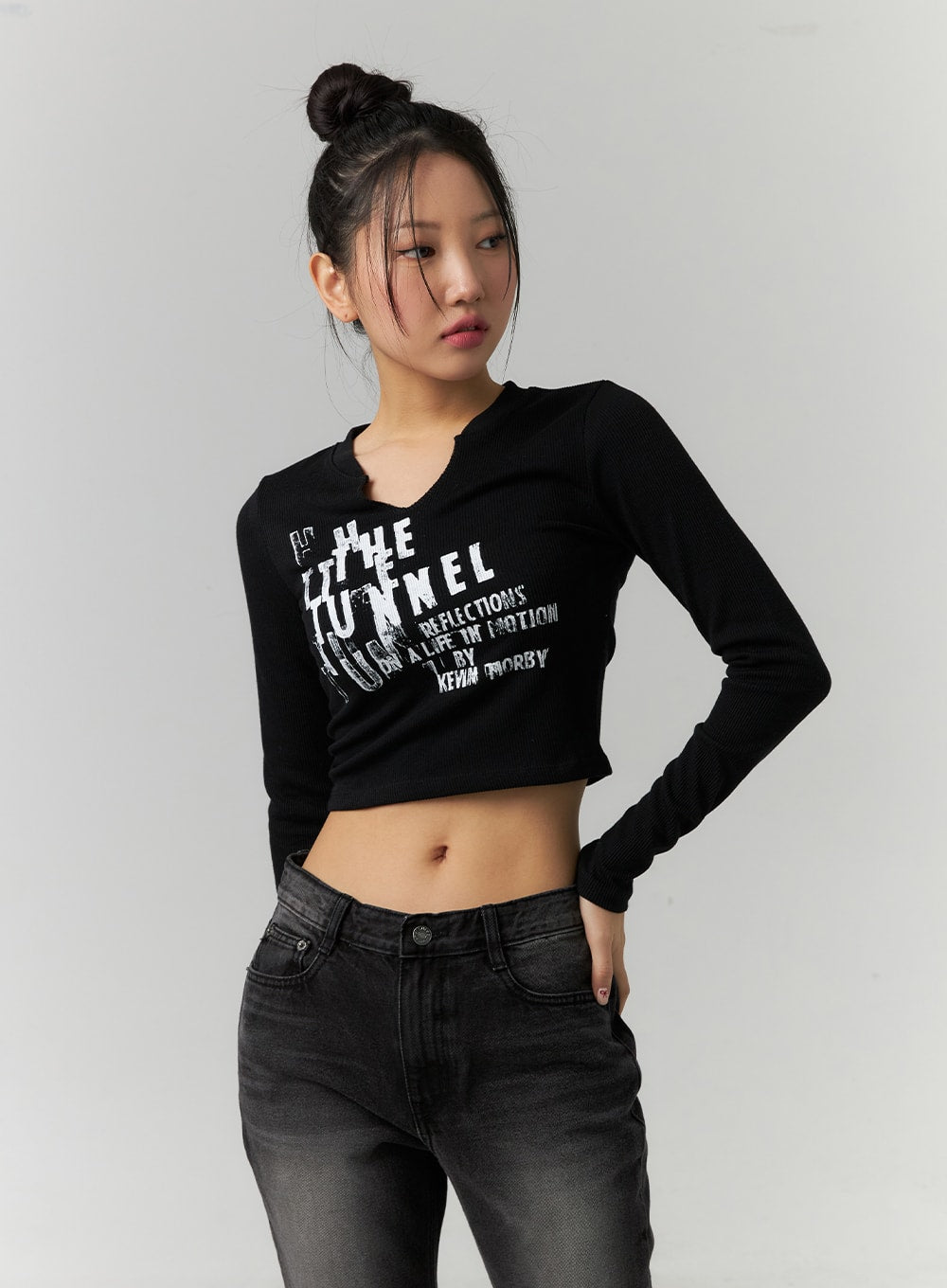 Lettering V-Neck Crop Top CD304