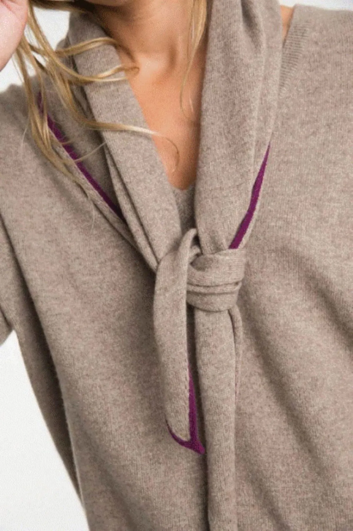 V-Neck Cashmere Sweater - Sand